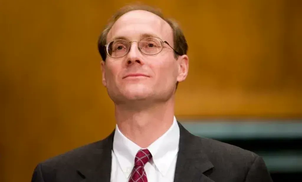 🚨NEW: House Republicans have officially introduced impeachment articles against Federal Judge Paul Engelmayer for blocking Donald Trump's illegal actions. Engelmayer was confirmed by the Senate 98-0 in 2011.

RETWEET if you stand with Judge Engelmayer against the GOP!