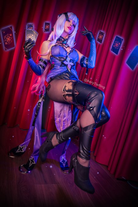 1 pic. It's Random Fact Wednesday!!
Did you know that Tarot originated in Italy in the 1400s as a trump-taking