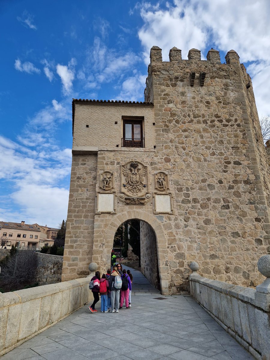 Fco_Quevedo's tweet image. 5º y 6º de primaria de excursión en Toledo.
Aprendemos en directo historia y cultura y además pasamos un día especial.
Enhorabuena
#excursiones
#excursionesescolares
#excursionescolar
#somosdelquevedo
