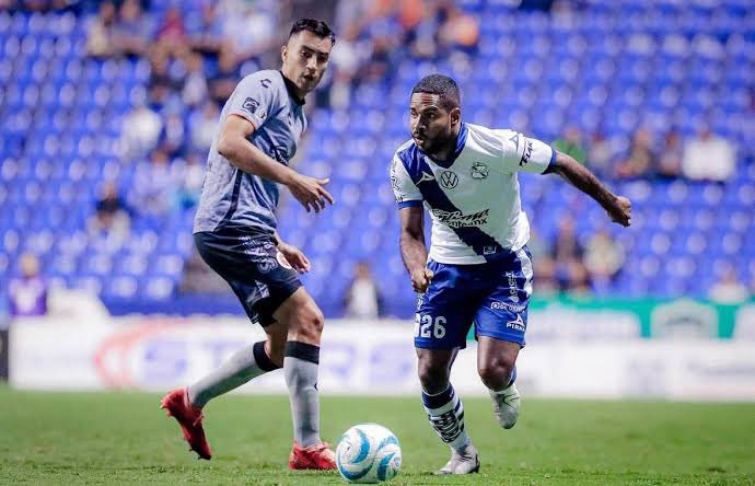 #GIVEAWAY ENFRANJADO🚨

🎟️ ¡GANA UN PASE DOBLE para el Puebla 🆚 Xolos  
 
1⃣ Sigue a <a href="/calientesports/">Caliente Sports</a> y a mí 
2⃣ Dale 🔁 y ❤️
3️⃣Menciona al jugador que anotará en el juego y utiliza el hashtag #MásAcciónMásDiversión 🔥

¡Se regalarán DOS pases dobles! 📲