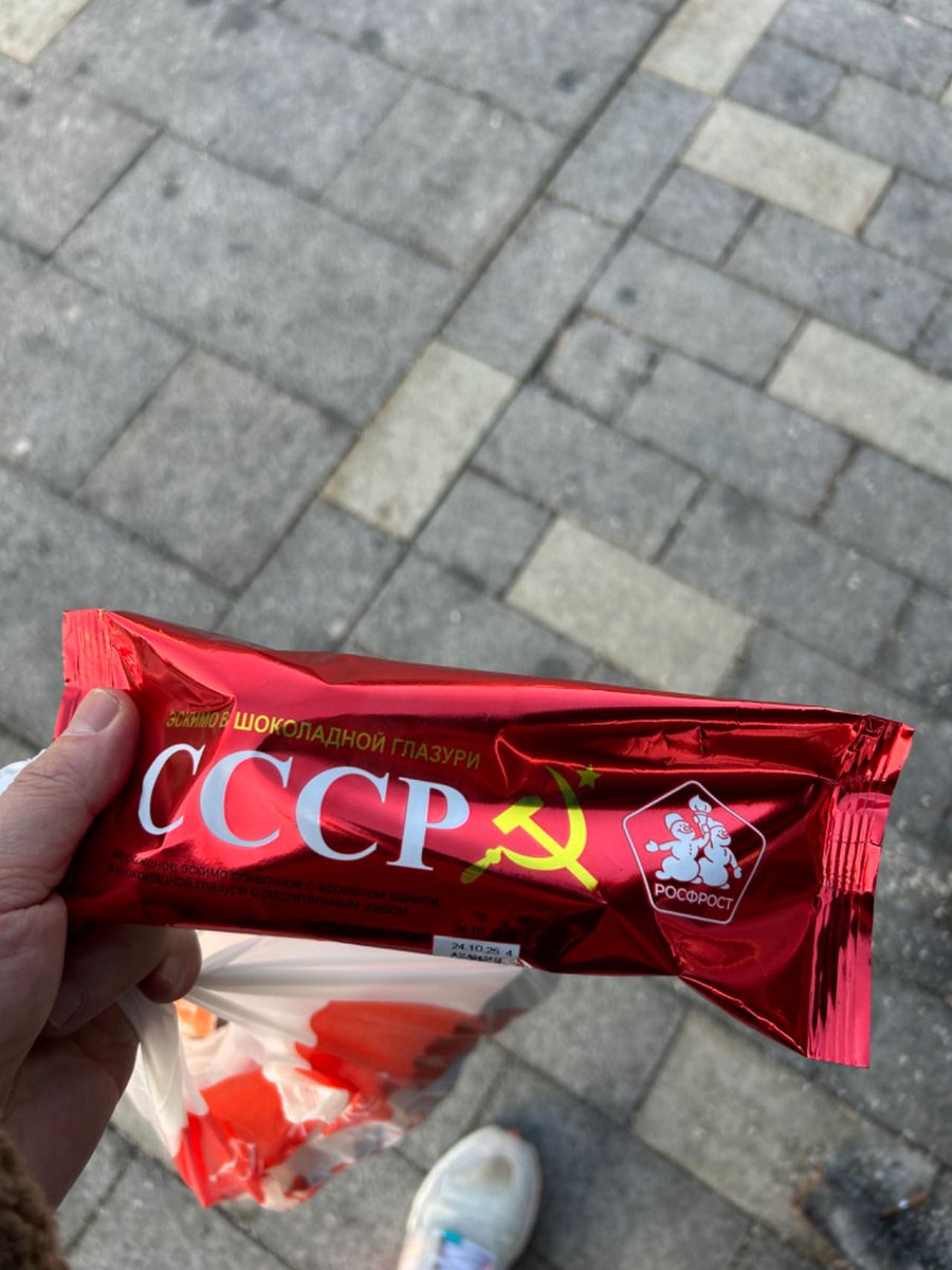 yang676's tweet photo. 照片都是我在莫斯科拍的。去年年底的时候，莫斯科的政府官员，就传战争会很结束。因为川普会上台支持俄罗斯。我问了下我的俄罗斯军官朋友，说川普有把柄在普京手里？他很肯定的说是的，虽然是以前的。中国春节前俄罗斯所有的政府官员都在为和谈做准备。看看哪些能让你哪些不能让步。消息来源肯定准确。 https://t.co/RPrdKQru0t