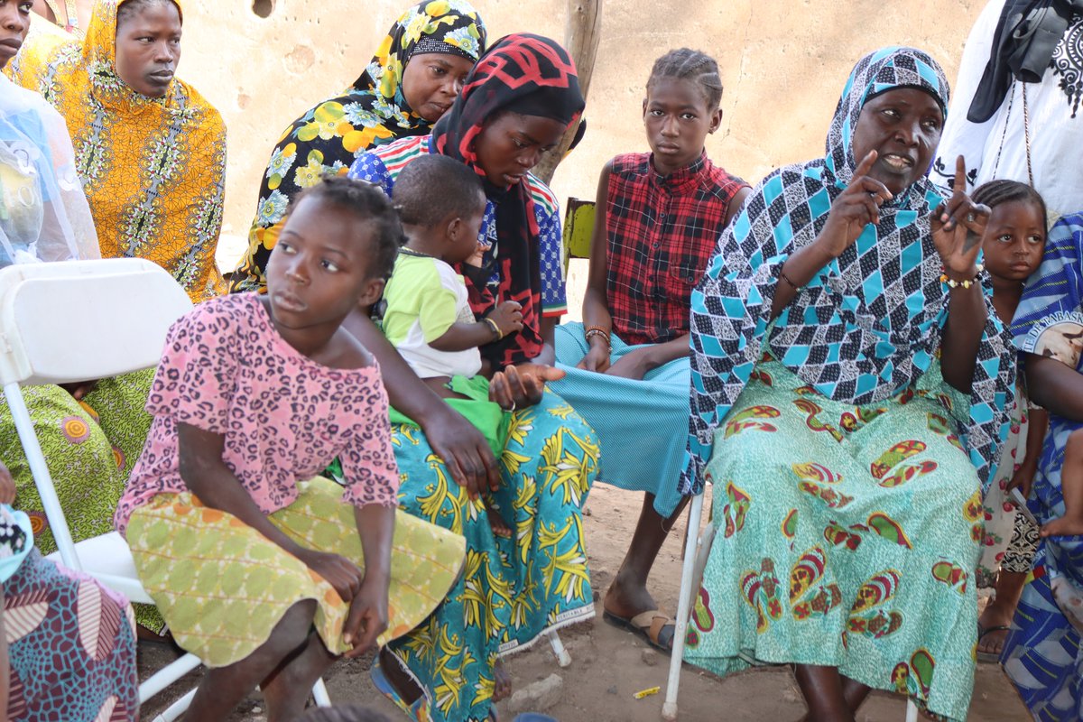 unfpa_mali's tweet photo. Distribution de kits d'accouchement, offre de services SR/PF, CPN et VBG sur le site à Bamako des pers sinistrées d'inondations (310 ménages) à travers la clinique mobile déployée par #AMSODE, partner de @unfpa_mali sur #EmergencyFund @AECID_es, @UNFPA_WCARO, @MSDS_Mali @onu_mali https://t.co/fargrK4mbc