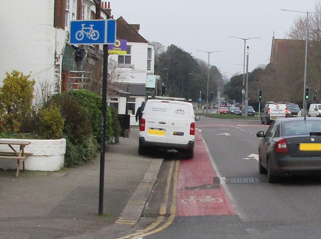 It's always disappointing when you see one part of the council mucking up the work of another. #Brighton #ActiveTravel
<a href="/BrightonHoveCC/">Brighton & Hove City Council</a>