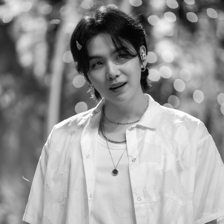 آرمی دخالت کنید کلیر سرچ داریم برای پیشی!!!
suga D-Day
suga D-2
suga dream
suga dear my friend
suga daechwita 
suga producer
suga genius
suga first love
suga piano
suga bts
