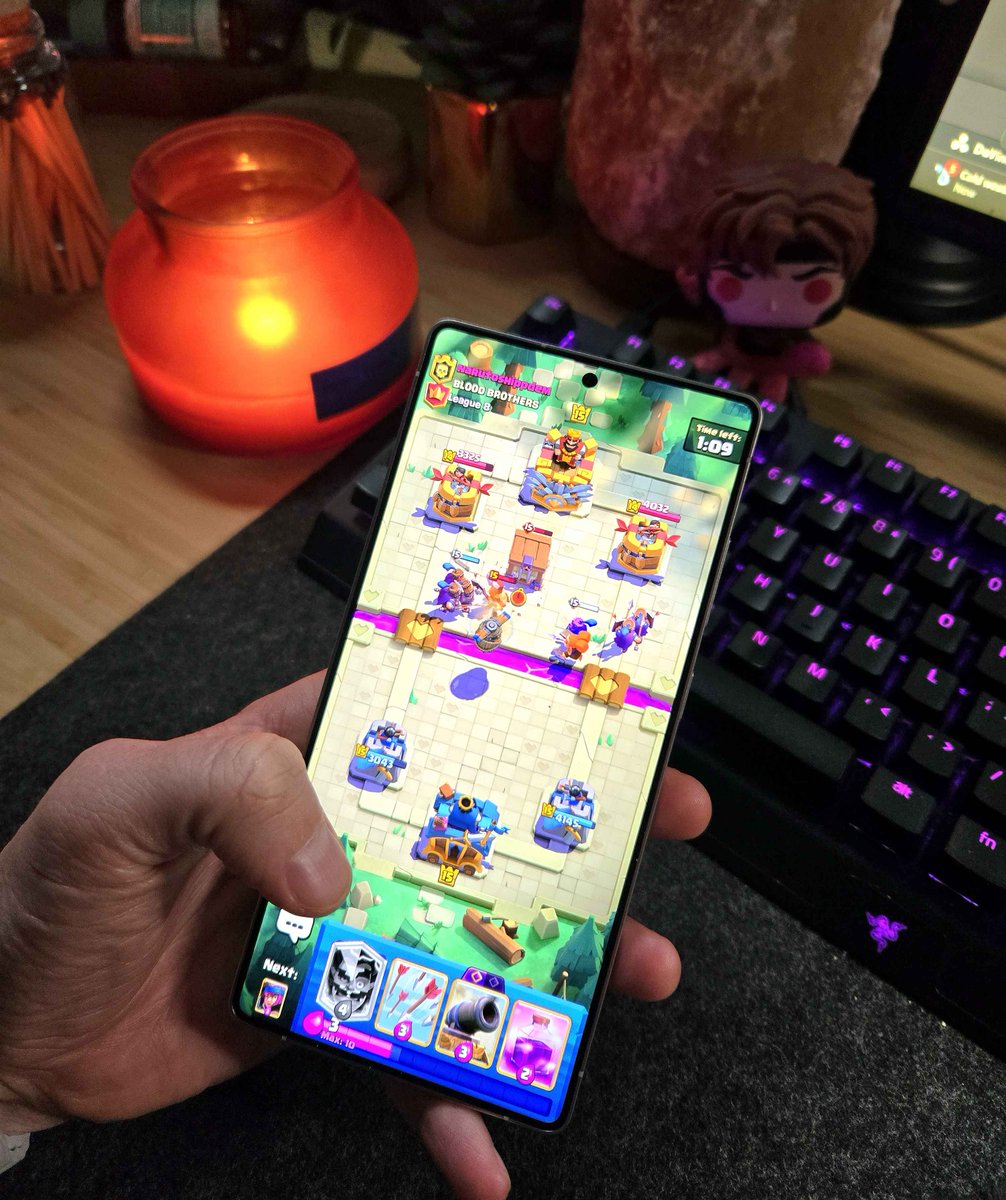 MOLT (@molt_yt) on Twitter photo Guys, this new <a href="/SamsungUS/">Samsung US</a> #GalaxyS25 Ultra is SO NICE! The 120hz Refresh rate and 6.9" display make such a difference when I'm playing Clash!
Check it out here! - trb.gg/MoltS25UltraFeb
#PlayGalaxy #SamsungPartner Guys, this new <a href="/SamsungUS/">Samsung US</a> #GalaxyS25 Ultra is SO NICE! The 120hz Refresh rate and 6.9" display make such a difference when I'm playing Clash!
Check it out here! - trb.gg/MoltS25UltraFeb
#PlayGalaxy #SamsungPartner