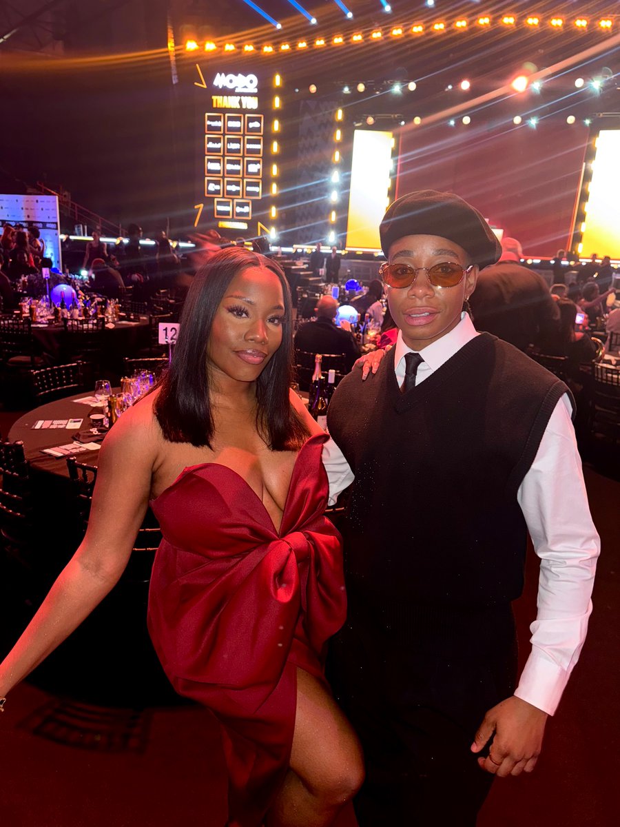 My black and excellent besties ✨❤️ #MOBOAwards