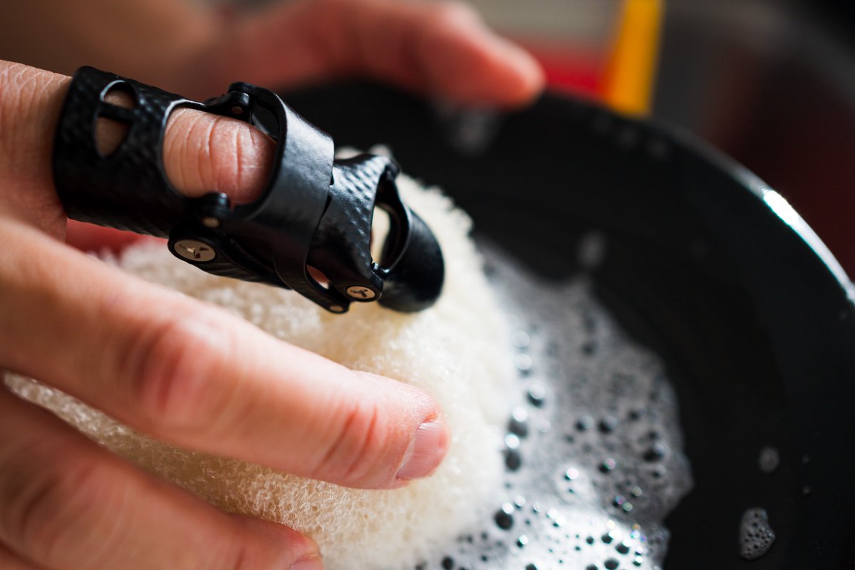 NPDevices's tweet image. Naked Prosthetics devices are designed to assist individuals living with partial-hand amputation by supporting them in everyday tasks like personal care, meal prep, and household chores. #NakedProsthetics #ItsAllAboutFunction