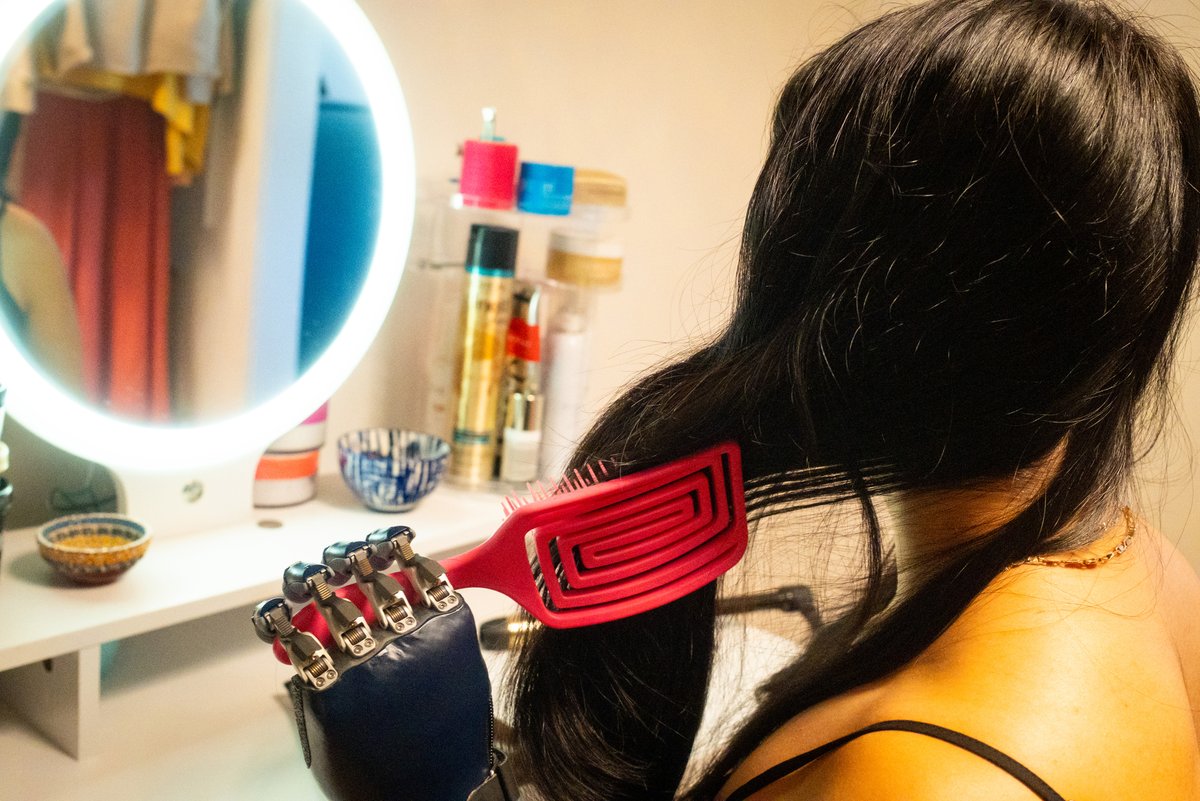 NPDevices's tweet image. Naked Prosthetics devices are designed to assist individuals living with partial-hand amputation by supporting them in everyday tasks like personal care, meal prep, and household chores. #NakedProsthetics #ItsAllAboutFunction