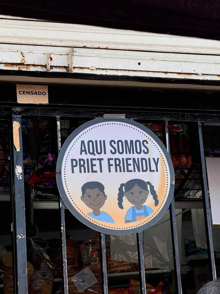 luzofmoon's tweet photo. Solo pasa en Colombia https://t.co/MGBsy8LF0p