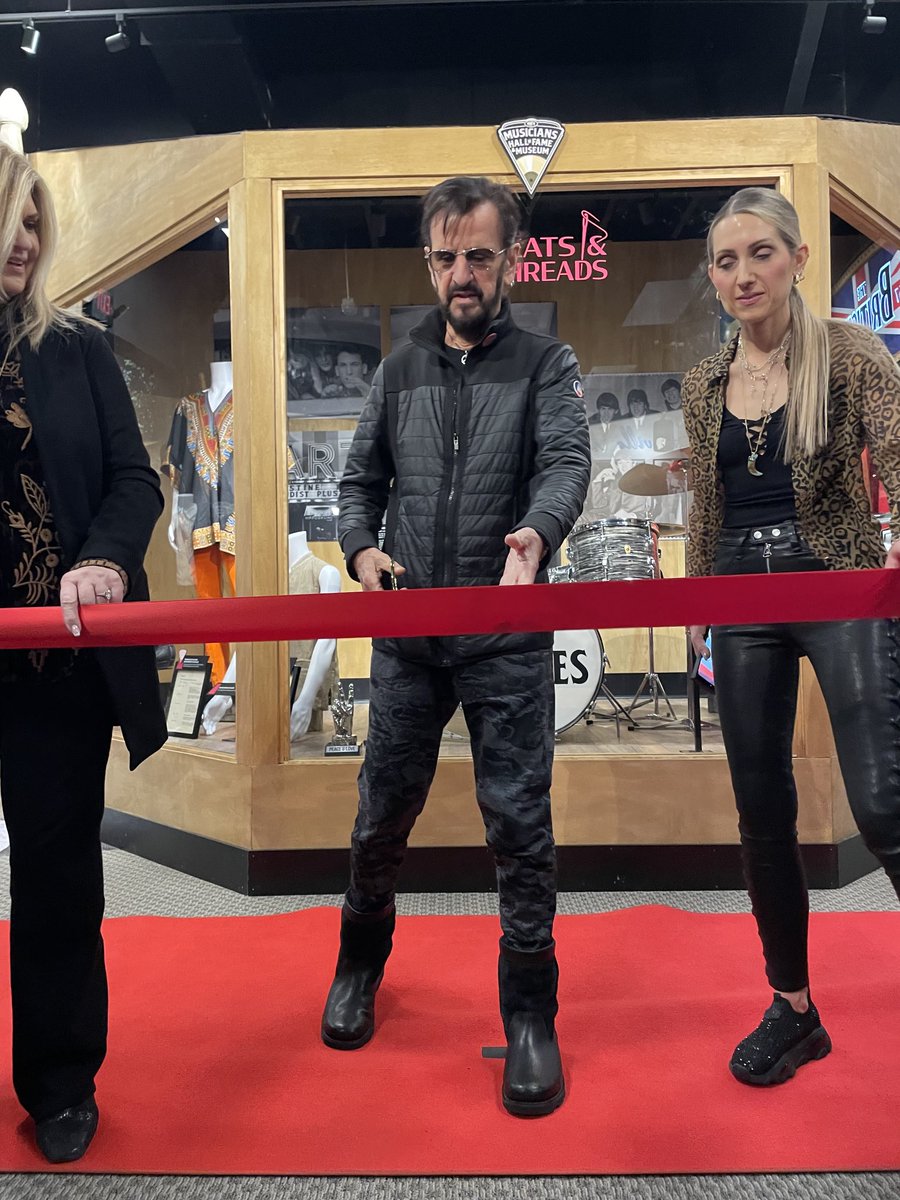 ringostarrmusic's tweet image. What a day here we are back in Nashville and we’re at the musicians Hall of Fame because we have an exhibit the Beats and Threads exhibition. This is the opening. peace and love.😎✌️🌟❤️🥦🎶🍒👏🏻☮️