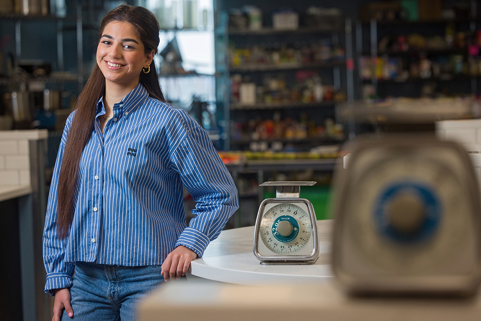 SLU Doisy College of Health Sciences (@sludchs) on Twitter photo Third-year <a href="/slunutrition/">SLU Nutrition & Dietetics</a> student Lara Al-Zoubaidi recently published a paper that analyzed advertisements transmitted during televised NFL games in the U.S. to assess the nutritional content by serving.
🔗 Read more: slu.edu/news/2025/febr… Third-year <a href="/slunutrition/">SLU Nutrition & Dietetics</a> student Lara Al-Zoubaidi recently published a paper that analyzed advertisements transmitted during televised NFL games in the U.S. to assess the nutritional content by serving.
🔗 Read more: slu.edu/news/2025/febr…