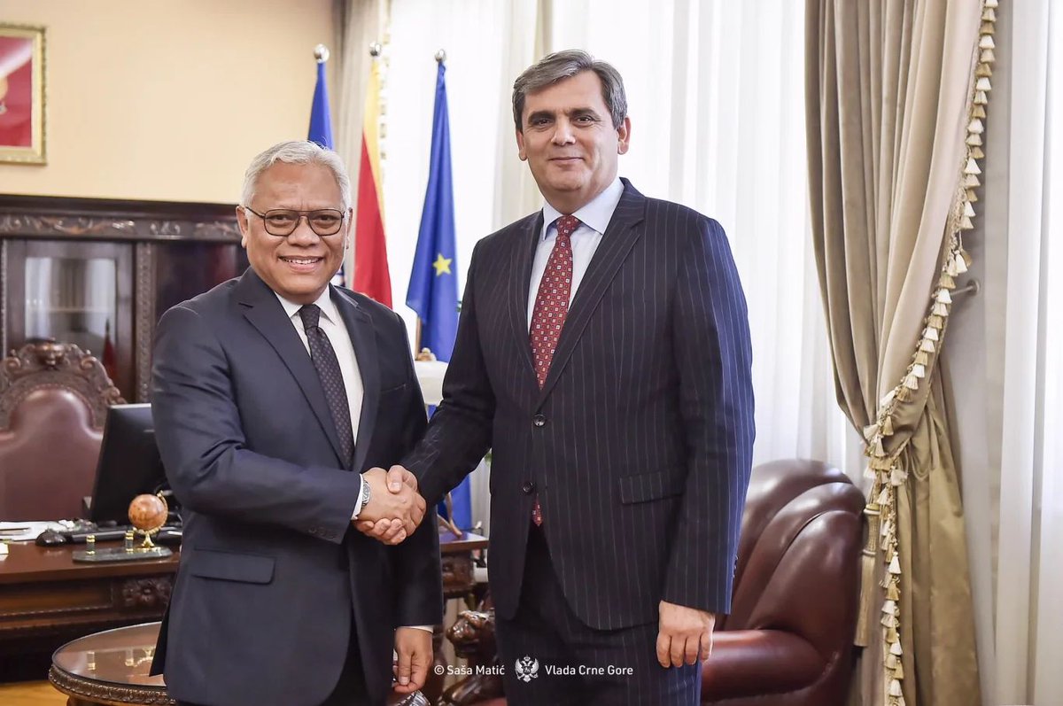 INAinBelgrade's tweet photo. Ambasador Republike Indonezije, Nj.e. g. Mohamad Čandra Vidja Juda, u oproštajnoj poseti potpredsedniku Vlade i ministru vanjskih poslova Crne Gore, mr Ervinu Ibrahimoviću. https://t.co/Sb3qfOyLra