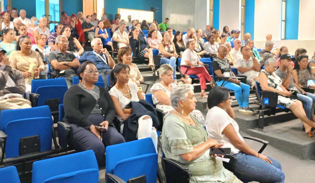 Estamos en el prestigioso Centro de Neurociencias de Cuba (CNEURO) conversando con parte de sus trabajadores. #Cuba #CDRCuba #UnidosXCuba