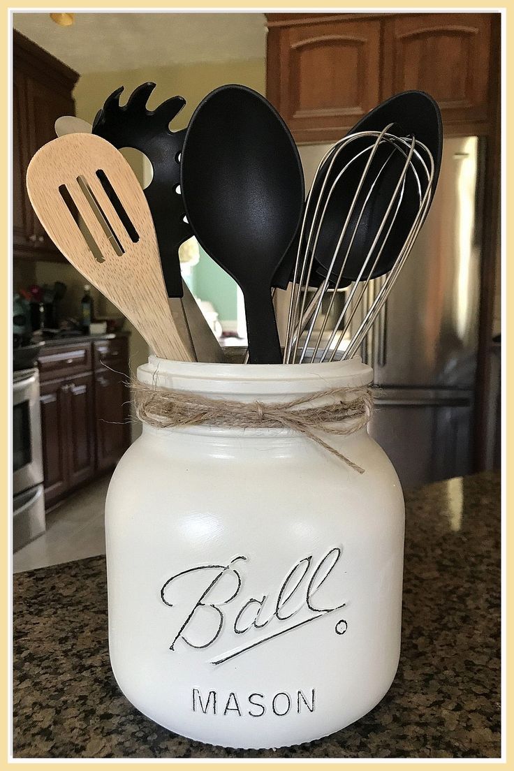 FWHomeHunter's tweet image. What's your favorite kitchen utensil holder setup that blends style with functionality? Share your tips and photos! 💡🍴 #HomeDecorTips #KitchenOrganizing