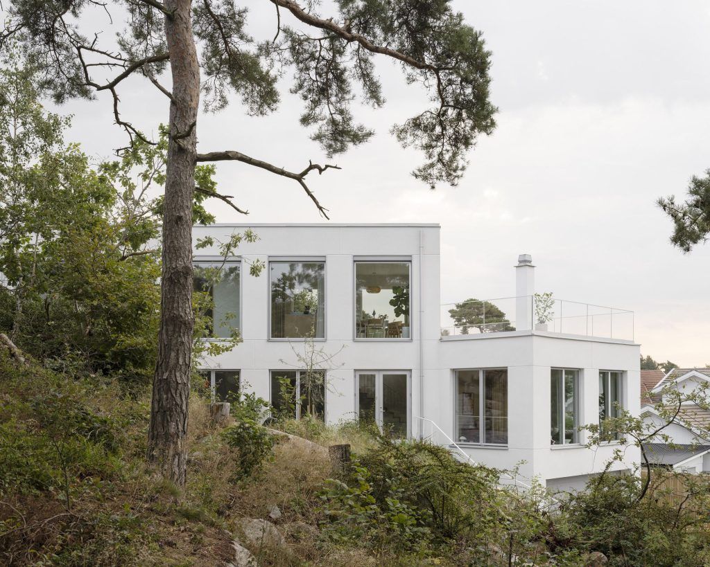 afasiaarq's tweet photo. #Reppen Vilson https://t.co/3l7wZARIGt | posted by afasia | daily entries on contemporary art and architecture #afasiaarchzine #afasiaarq |
Villa Näset . Gothenburg Reppen Vilson . photos: © Johan Dehlin . + archdaily Villa Näset marks the studio’s fi… https://t.co/oA4vlP73Tb