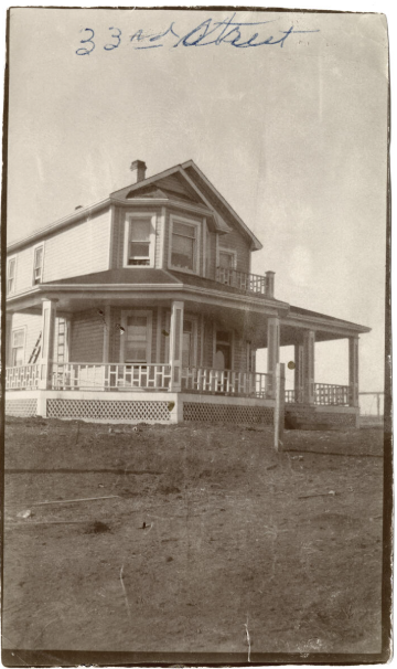 HeritageCalgary's tweet photo. One of the early families to arrive in southern Alberta was the Lewis family in 1889. Charlotte Campbell and Daniel Vant Lewis were married in Toronto, and they headed west in 1889 to homestead southeast of Calgary.

Learn more on our blog: https://t.co/oOgaeI74Yn https://t.co/Ao9BDAKuXl