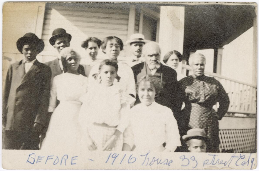 HeritageCalgary's tweet photo. One of the early families to arrive in southern Alberta was the Lewis family in 1889. Charlotte Campbell and Daniel Vant Lewis were married in Toronto, and they headed west in 1889 to homestead southeast of Calgary.

Learn more on our blog: https://t.co/oOgaeI74Yn https://t.co/Ao9BDAKuXl