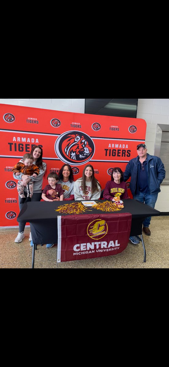 Congrats to AHS senior Kailey Homan for signing her letter of intent to continue her cheer career at Central Michigan! Way to go, Kailey! 🐅