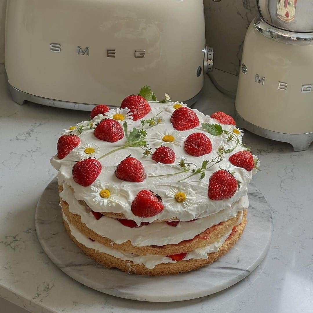 fairyprxncess's tweet image. edible flower cakes