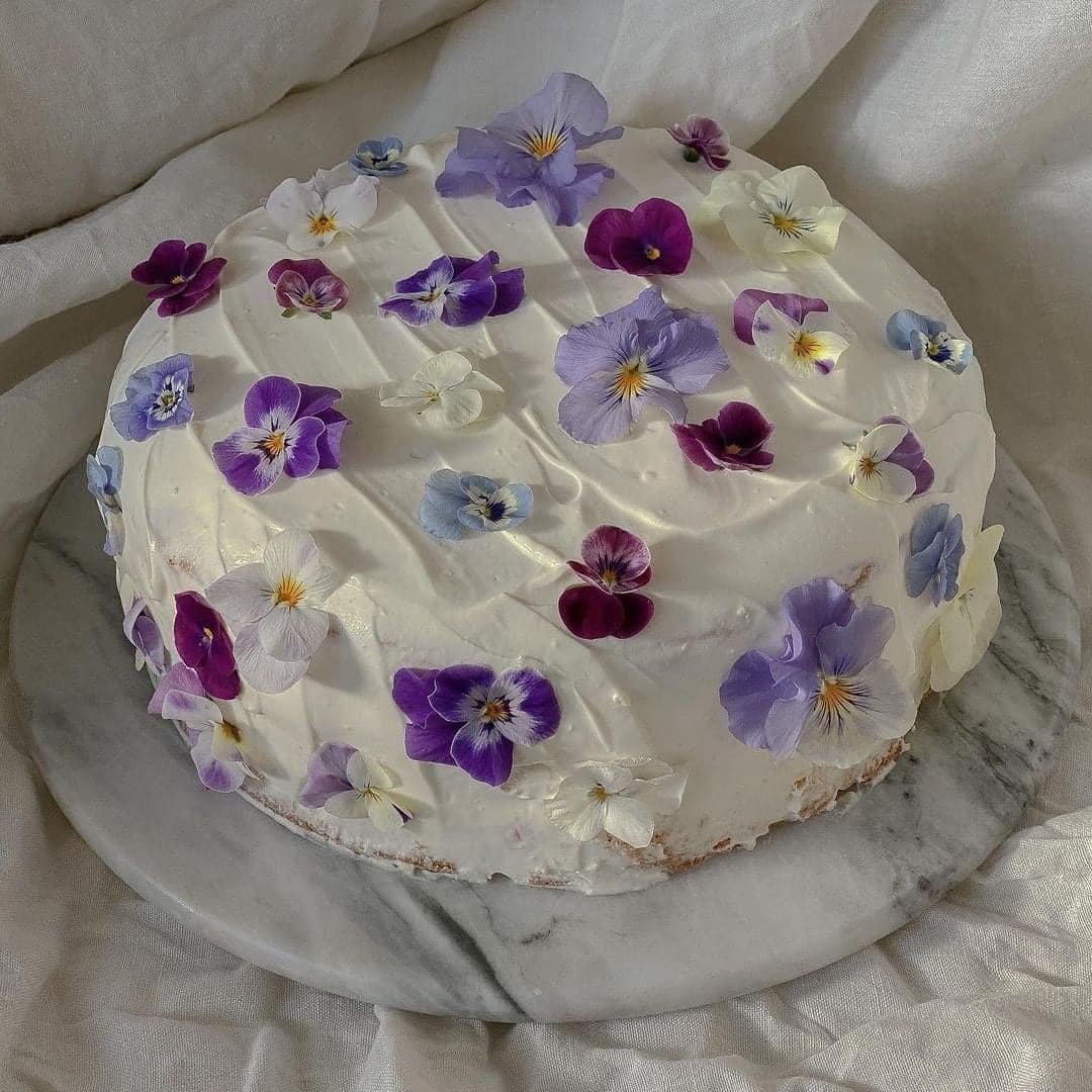 fairyprxncess's tweet image. edible flower cakes