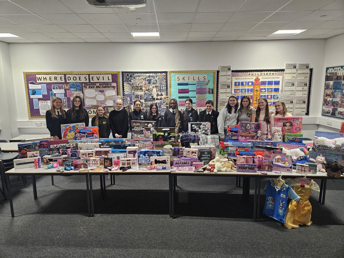 DHSCommunity's tweet photo. It was a busy end to the year. We made a large donation to @cashforkidsEDI https://t.co/TMQOHaoNMR
