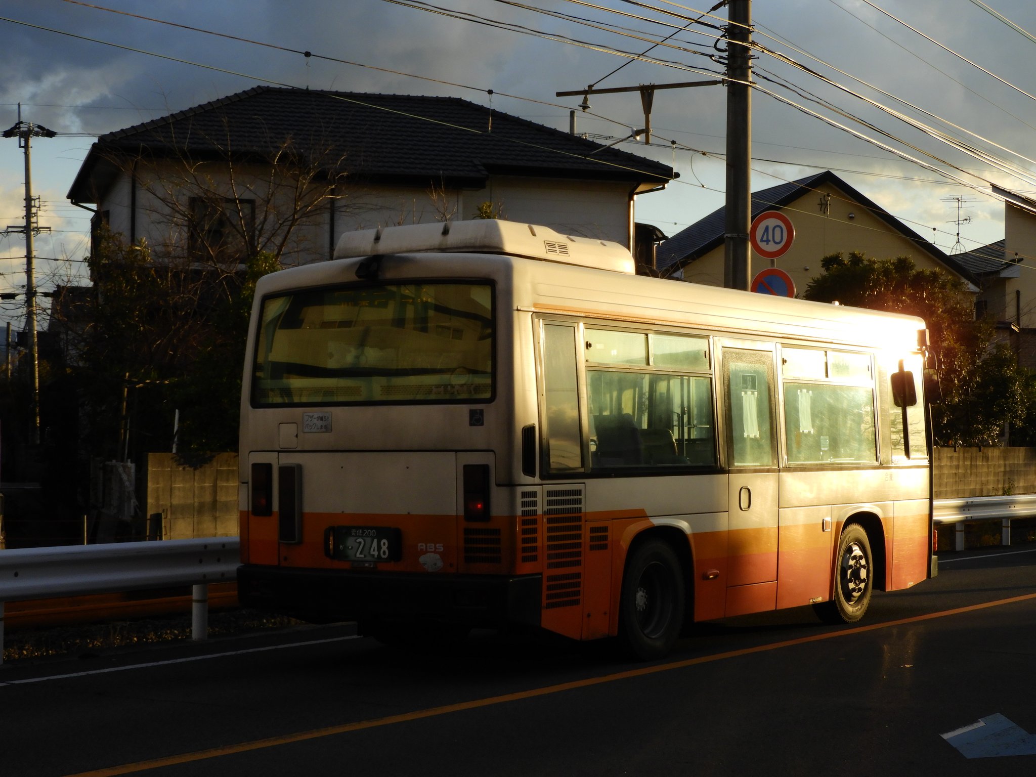 GkKB2F4aMAEgK8M.jpg:large