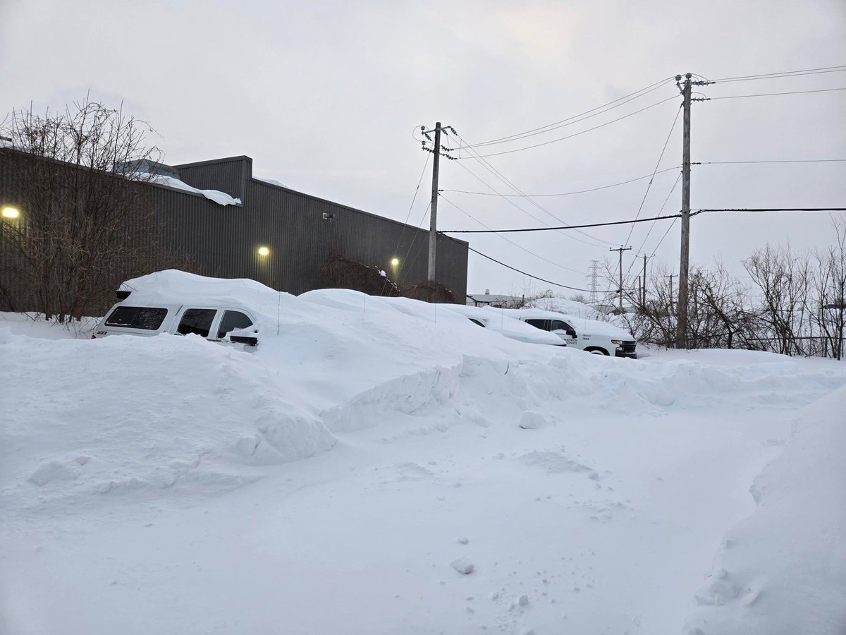 CSCLtweet's tweet photo. ❄️ Through Ice and Snow, We Keep Moving! 🧊
Recent snowstormsmay have buried us, but they haven’t slowed us down! Our team is safe and supporting customers—no matter the weather.
Shoutout to everyone pushing through the storm—stay warm & take it slow!
#QuebecWinter #Resilience https://t.co/ib1i01dnKV