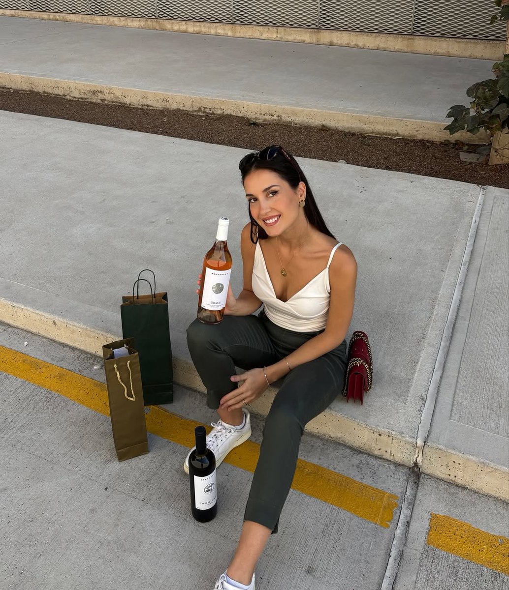 LisaKing_9's tweet photo. That's the face of someone heading home to enjoy some fine wine. Kicking things off with a glass of #Grace rosé, just like its name, it’s a blend of Mandilaria and Aidani grapes grown on the unique terroir of Santorini.#WineLovers #RoséTime #SantoriniWines #GreekWine #FineWine https://t.co/9jfNL9iXgK