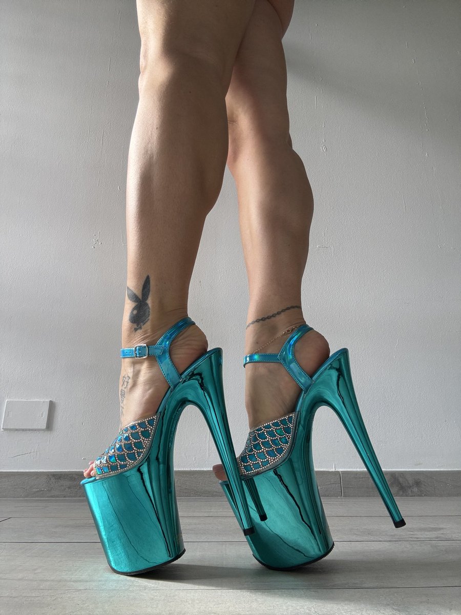 Venusclad's tweet photo. Ready for some trampling 👠 https://t.co/k6HFb3tqL7