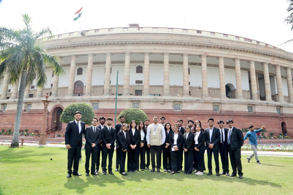 LokSabha_PRIDE's tweet photo. Today, a group of Students &amp; Faculty Members of Indian Institute of Mass Communication &amp; National Law Institute University, visited the iconic Parliament House🇮🇳, Samvidhan Sadan and @parliament_lib, as part of a study📚 visit org. by @LokSabha_PRIDE.

@IIMC_India 
@NLIU_official https://t.co/ByMkos4ecw