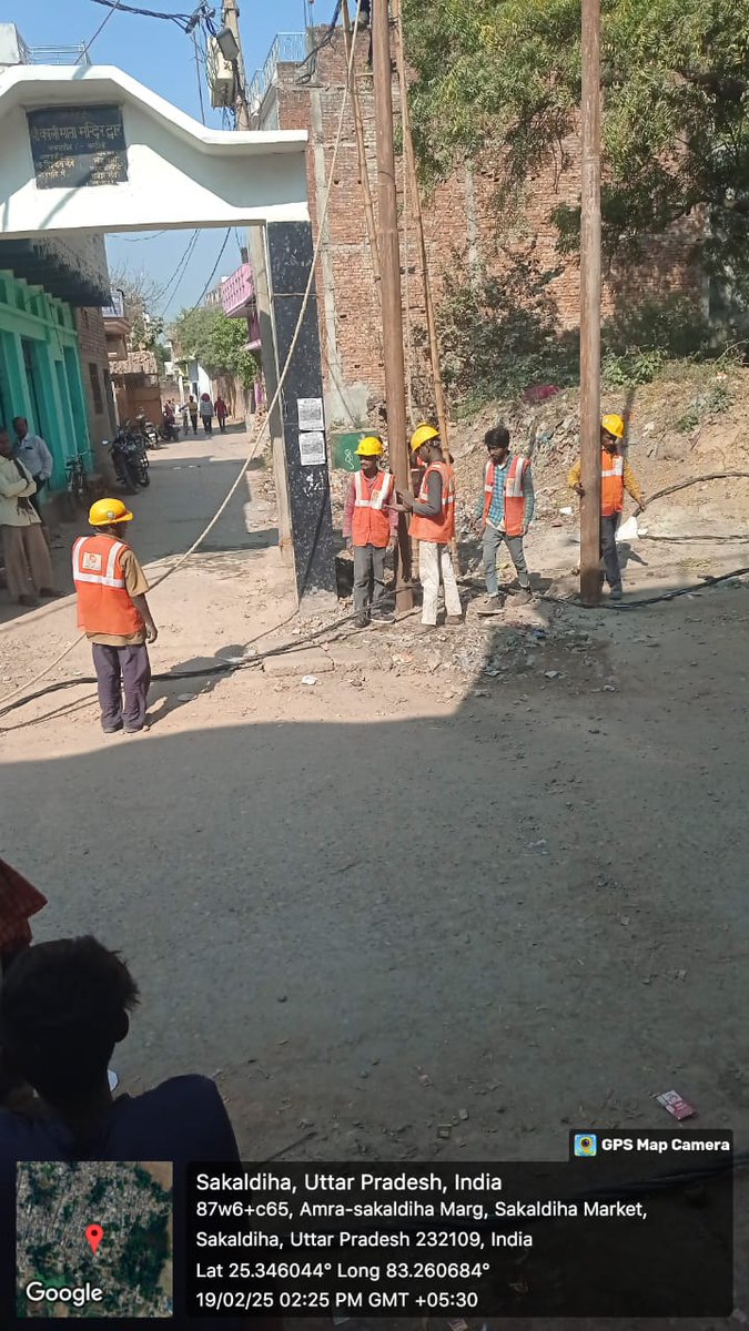puvvnlchandauli's tweet image. आज दिनांक 19/02/2025 जनपद चंदौली विoविoखंo- सकलडीहा में तहसील फीडर के अंतर्गत विद्युत व्यवस्था को बेहतर बनाने के लिए #RDSS योजना के तहत विद्युत् #abcable  लगाया गया, जिससे उपभोक्ताओं को विद्युत आपूर्ति सुचारू रूप से प्राप्त हो सके l  @EMofficeUP @UPPCLLKO @dmchandauli