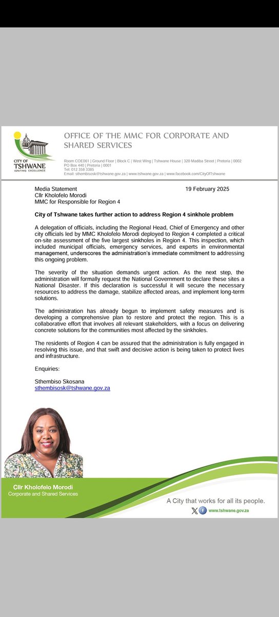 realStheSkosana's tweet image. The City is tackling the sinkhole crisis in Region 4 head-on.  MMC Morodi oversaw a key site assessment.  We're pushing for National Disaster declaration to support our efforts.  Grateful for everyone's hard work, especially with the recent downpours. #Tshwane #Sinkholes #Region4