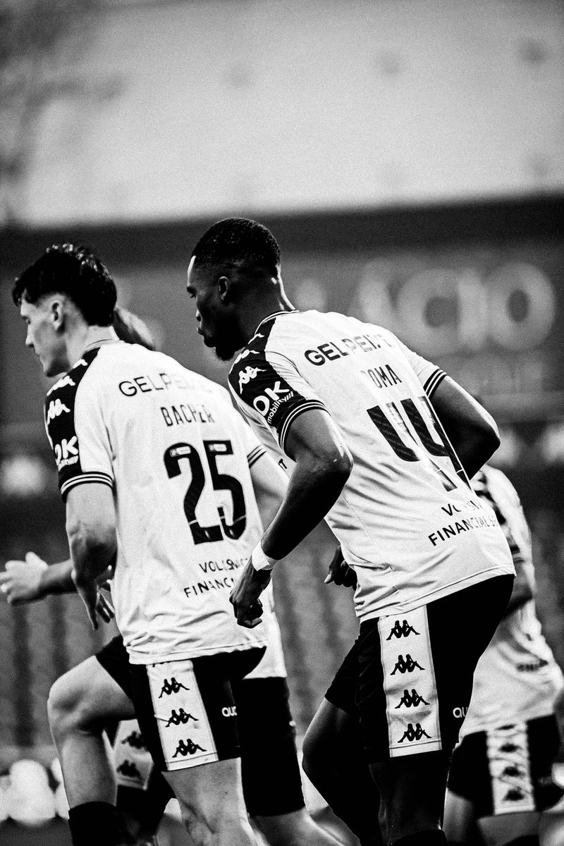 helpizz's tweet image. Kevin Boma, un mur en défense et homme du match ! 🔥⚽️

Le 1er février, il a brillé avec @estorilpraia contre Gil Vicente, marquant un but décisif. 💥

Un talent soutenu par @HelpNCare ! 👏 

#HelpNCare #KevinBoma #Estorilpraia #football