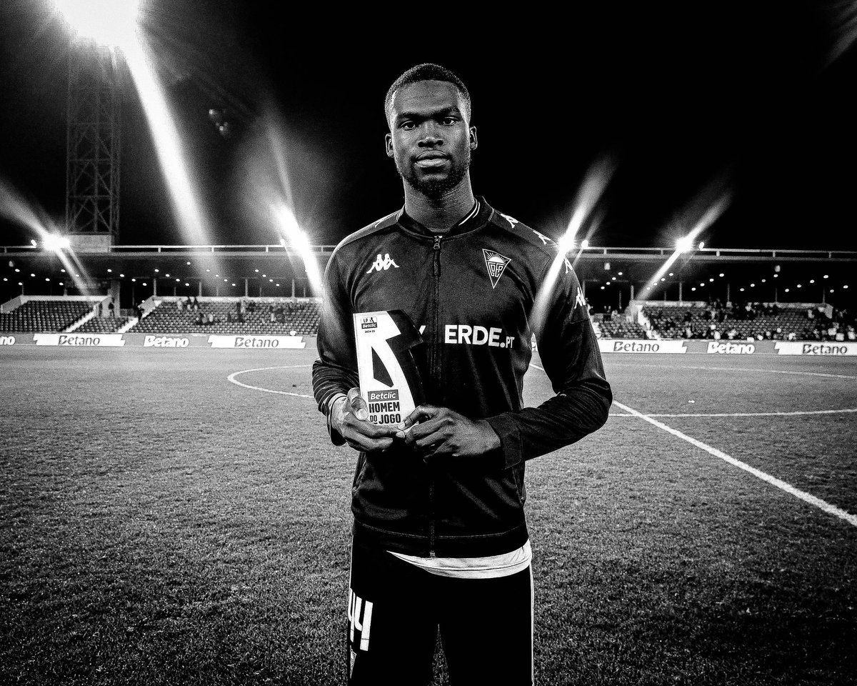 helpizz's tweet image. Kevin Boma, un mur en défense et homme du match ! 🔥⚽️

Le 1er février, il a brillé avec @estorilpraia contre Gil Vicente, marquant un but décisif. 💥

Un talent soutenu par @HelpNCare ! 👏 

#HelpNCare #KevinBoma #Estorilpraia #football