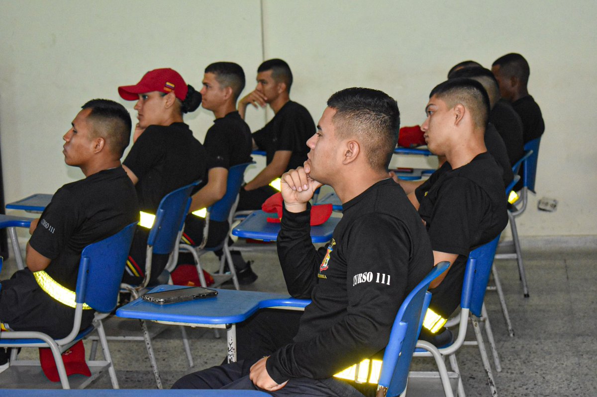 ejercito_COPER's tweet image. 📌 #DIPER | Nuestra Dirección de Personal concentra sus esfuerzos en el curso N.° 111 de la #EMSUB, brindando información clave sobre auxilios educativos, comisiones en el exterior, nómina, base de datos, historias laborales, ingreso al escalafón como suboficial y comités de