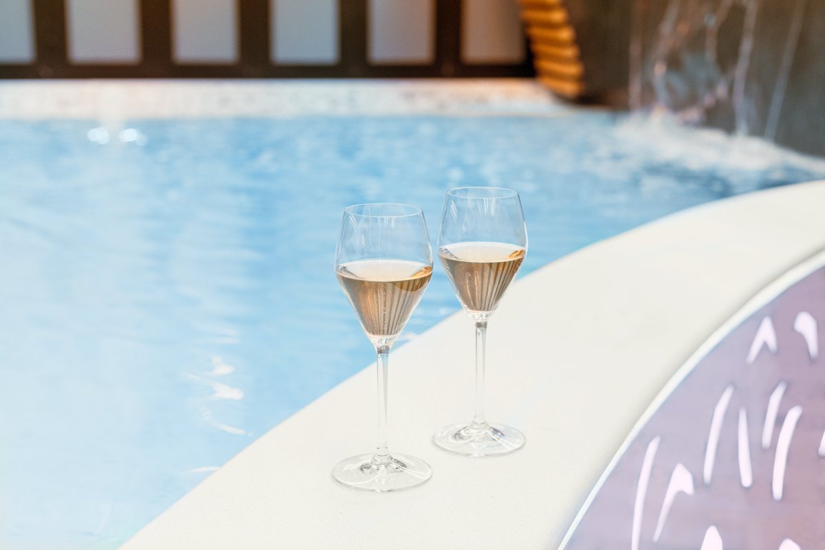 Do you feel golden, purple or maybe a little multicoloured? 🌈

#Chromotherapy uses light to affect your mood, and in your private #spa you can choose the colour that speaks to you. 😊🛁