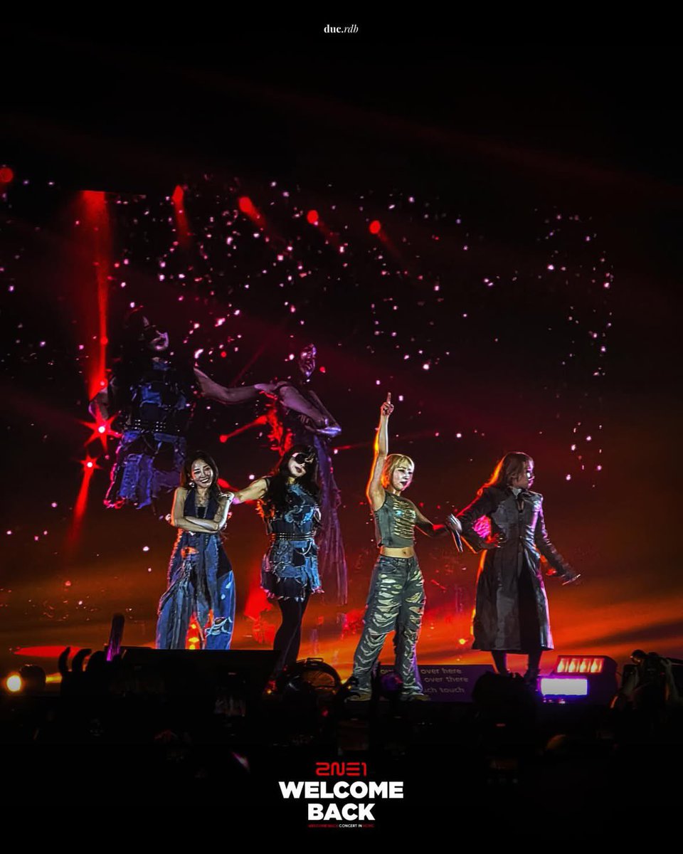 tdxxi's tweet photo. #2NE1concertinHoChiMinh Thank you for being there ❤️ https://t.co/EHrIDCJh2M