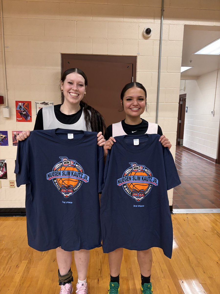 Native monkey family tweet media