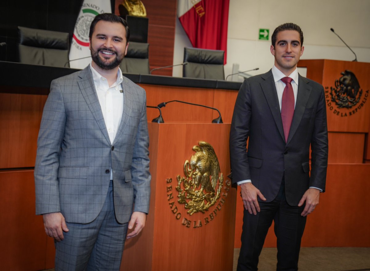 Amigo Senador <a href="/GinoSeguraV/">Gino Segura</a>, me da muchísimo gusto poder hacer equipo contigo nuevamente por el beneficio de las y los jóvenes de #QuintanaRoo 🤝🏼

Con la Ley Nacional de Acceso al #PrimerEmpleo las juventudes podrán tener el derecho que se merecen, a un empleo digno y formal en