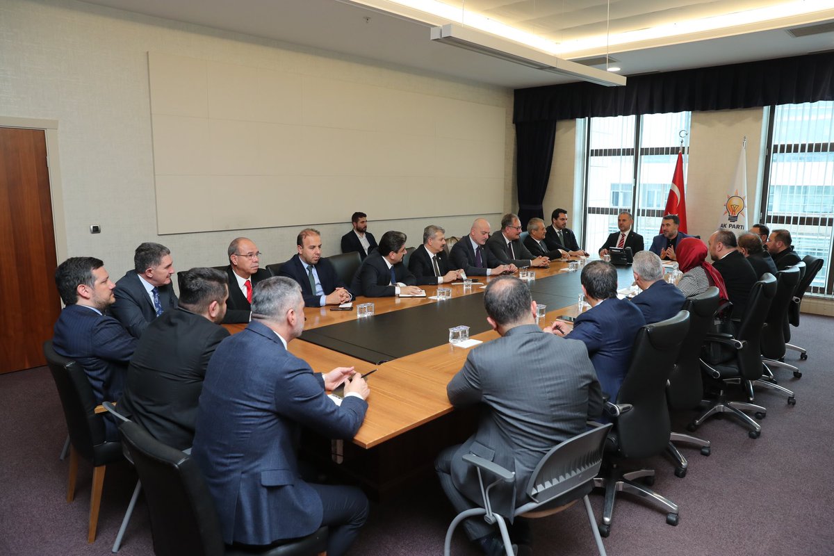 Türkiye Yüzyılı vizyonumuz doğrultusunda, AK Parti 8. Olağan Büyük Kongresi’ne hazırlıklarımızı hız kesmeden sürdürüyoruz! 
81 ilimizden teşkilat mensuplarımızın katılımıyla gerçekleştireceğimiz bu büyük buluşma öncesinde, organizasyonu üstlenen koordinatör arkadaşlarımızla bir