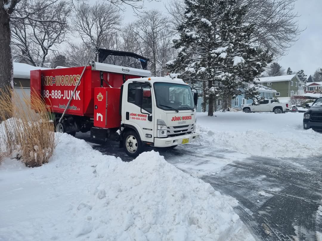 💡Did you know we provide eco-friendly junk removal ?  🌍
❄️Winter is a great time to de-clutter indoors to make space for spring ! 
📞 Contact us for a free estimate! 902-700-5178
 Let's declutter your space  junk-works.ca/locations/hali…

#Canadianjunkremoval  
#Canadian #halifaxns