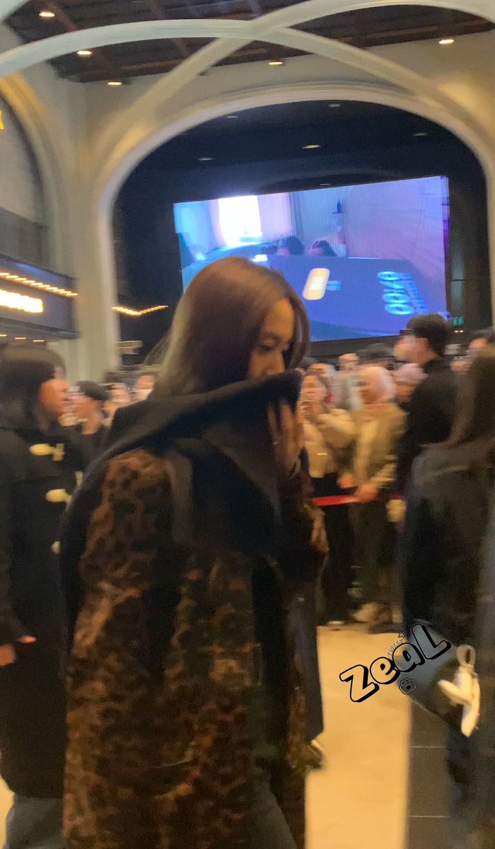 갑자기 나타나서 다행이네요 볼 수 있어요.

예쁘다❤️

#KRYSTAL​ #KRYSTALJUNG #크리스탈 #정수정 #FX