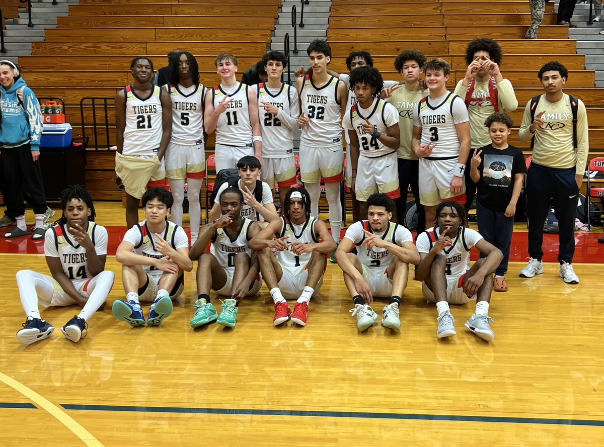 KCBASKETBALL (@kcbasketball1) on Twitter photo What a game! It was a dog fight between your Tigers and the Spartans. Awesome grit from our guys as they turned a double digit deficit in the first half into an 8 point win, 65-57. Round 2 details coming soon! <a href="/KleinISDAth/">Klein ISD Athletics</a> <a href="/KCtigerathletic/">Klein Collins Tiger Athletics</a> What a game! It was a dog fight between your Tigers and the Spartans. Awesome grit from our guys as they turned a double digit deficit in the first half into an 8 point win, 65-57. Round 2 details coming soon! <a href="/KleinISDAth/">Klein ISD Athletics</a> <a href="/KCtigerathletic/">Klein Collins Tiger Athletics</a>