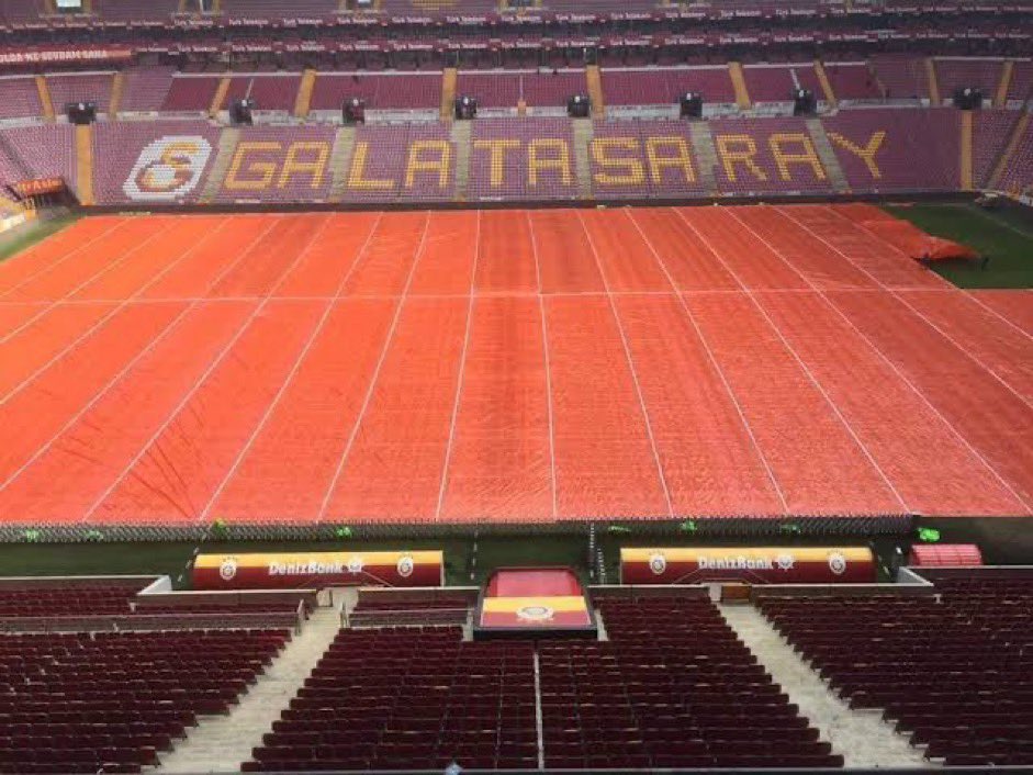 They didn’t turn on the underfloor heating. They didn’t cover it with a tarp. We know from a previous match that they can take precautions, but this time they deliberately chose not to!!

<a href="/EuropaLeague/">UEFA Europa League</a> 
<a href="/UEFAcom/">UEFA.com</a> 
<a href="/UEFA/">UEFA</a> 

They want the AZ Alkmaar match to be postponed!!