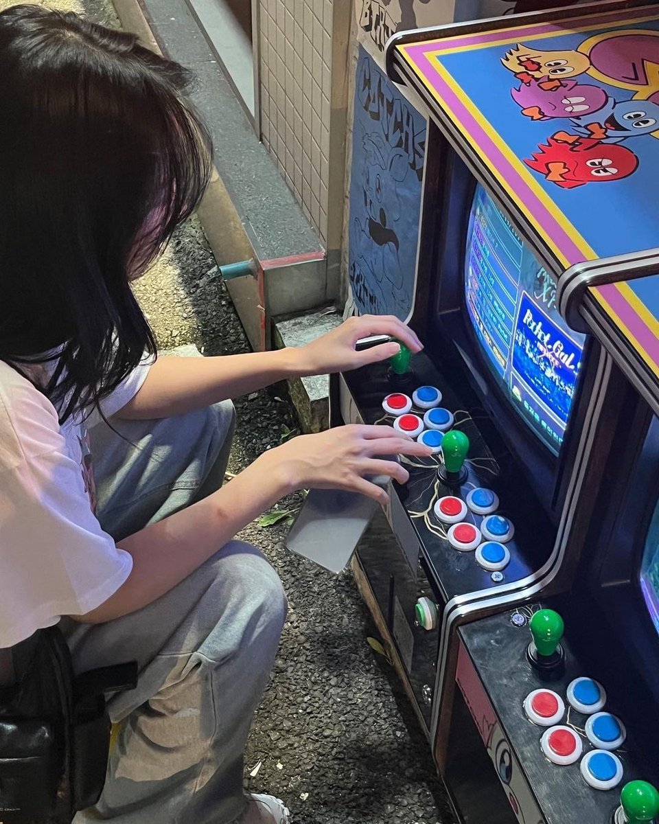 🐰 우리 이거 한 판만 하구 갈까?
🐱 재미없어보여요

이래놓고 황읁비가 더 즐길듯

🐰 읁비야 이제 가야해…
🐱 아 진짜 찐 막판