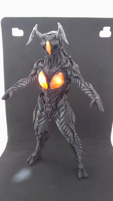 ゼットン完成!
うちの撮影ブースじゃ小さかった... 