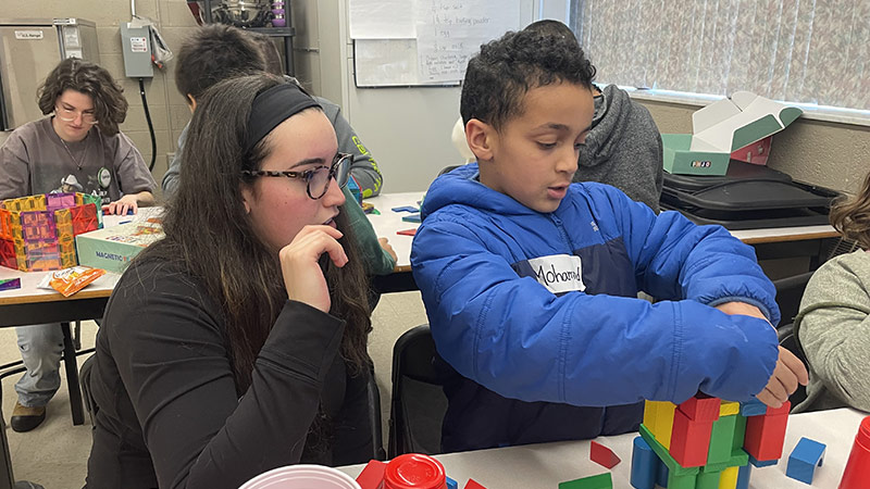 UNB's tweet photo. At a priority school in Moncton, children in grades three to five now get to build their digital literacy skills through activities like learning code through walking, talking robots; creating and exploring digital worlds and much more—all while forming lasting connections with mentors from UNB and the New Brunswick Community College (NBCC).
 
The Promise Partnership, part of UNB’s Integrated Health Initiative, has expanded its reach to Moncton, thanks to support from the McKenna Institute, and donors like the Wes Armour Foundation.
 
Read more ➡️ https://t.co/7zLYhncLCW