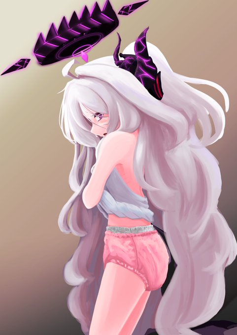 あととてもめでたいことに1分前までヒナちゃんの誕生日だったので昔描いたヒナちゃん再掲しときます 作画カロリーすンげェ高いけどかわいいんでまた描きたいですね……赤ちゃんプレイにハマりそうな危うさを感じてすごい好きです。 