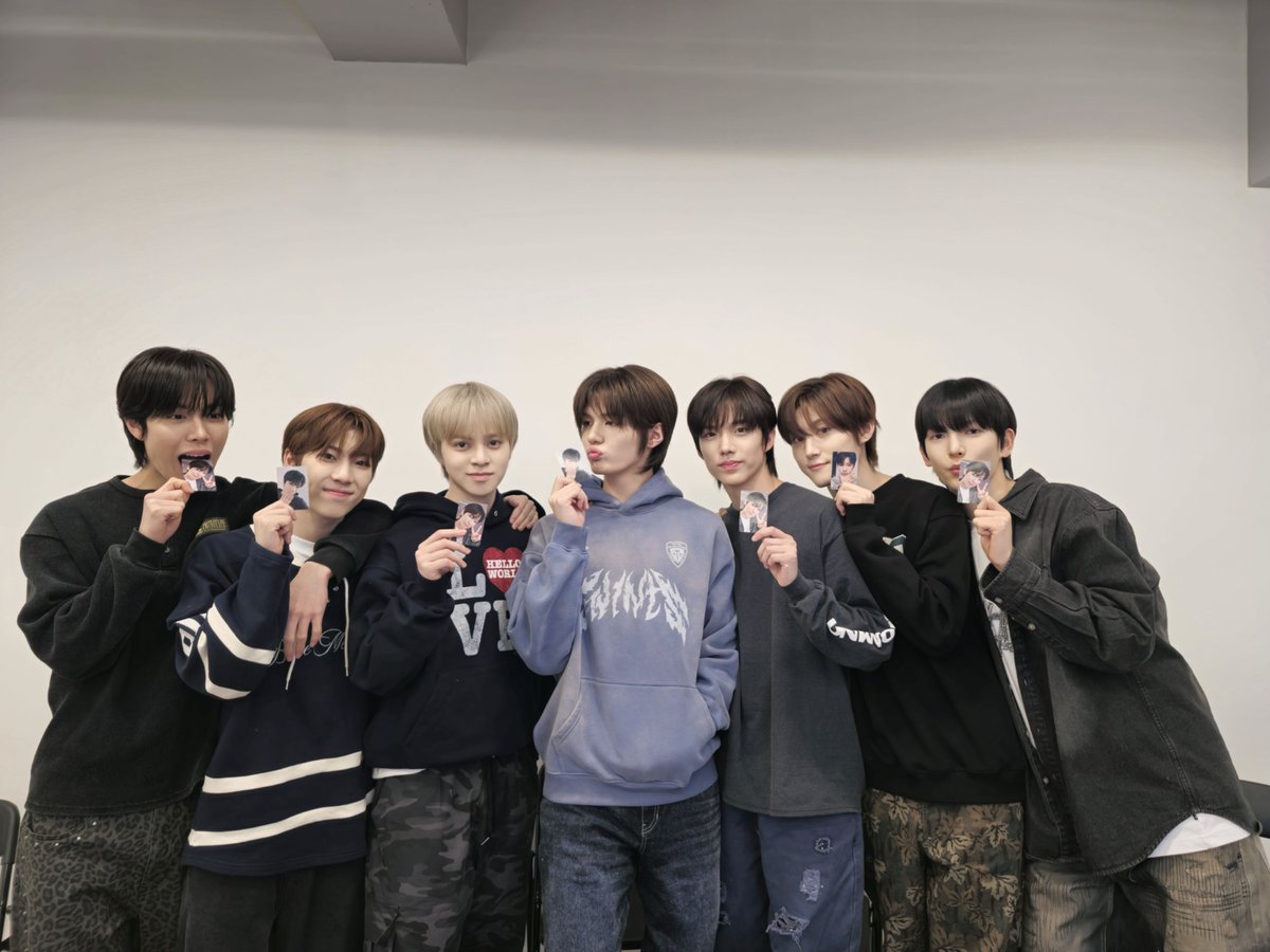 [📷]
250219 nu kidz: out the unboxing! LIVE

#ARrC #아크
#nukidz_out_the_box
#nukidz