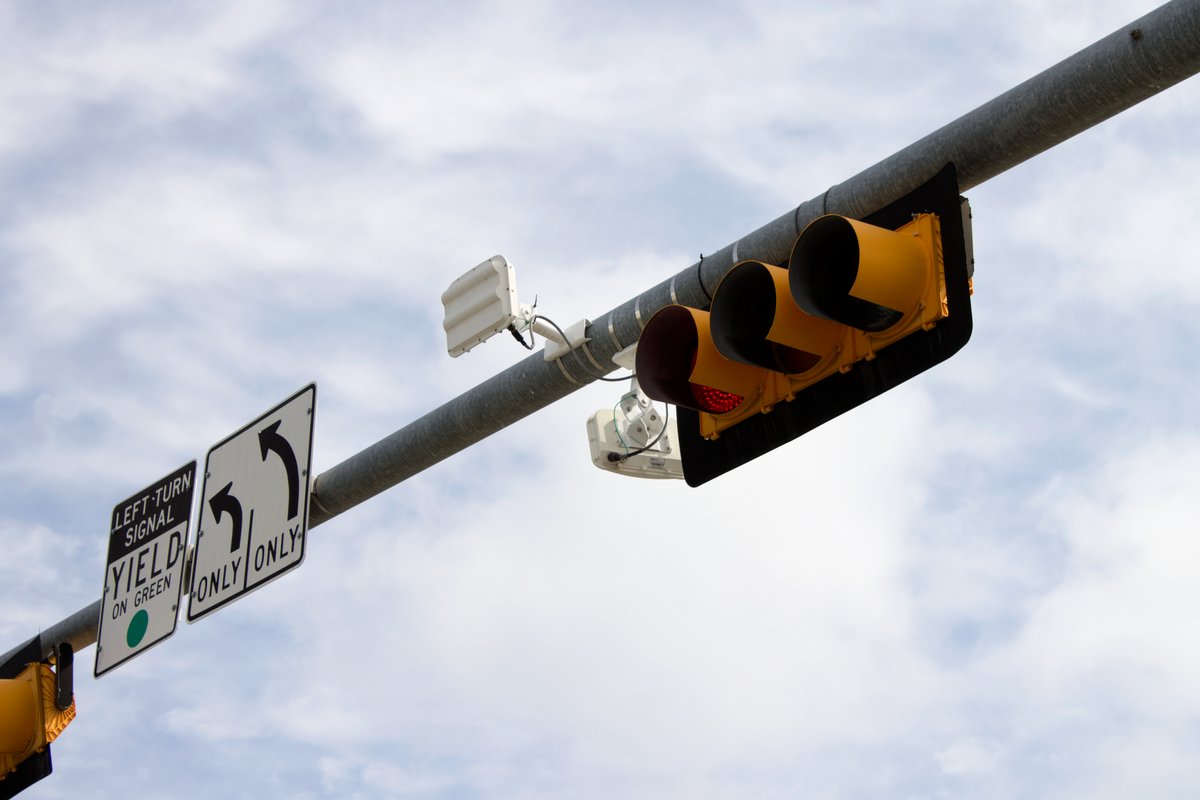 wavetronix_llc's tweet image. Can you guess the names of these "Corner Fire" and "Forward Fire" Wavetronix sensors at the intersection? 😀

#traffic #detection #stopbar #dilemmazone